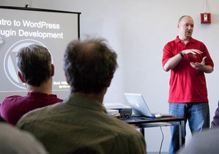 Brad Williams addresses NYC crowd at WordPress NYC meetup